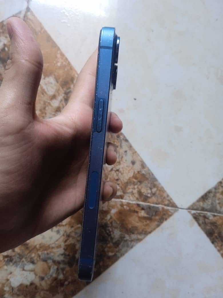 Apple iPhone 13 4
