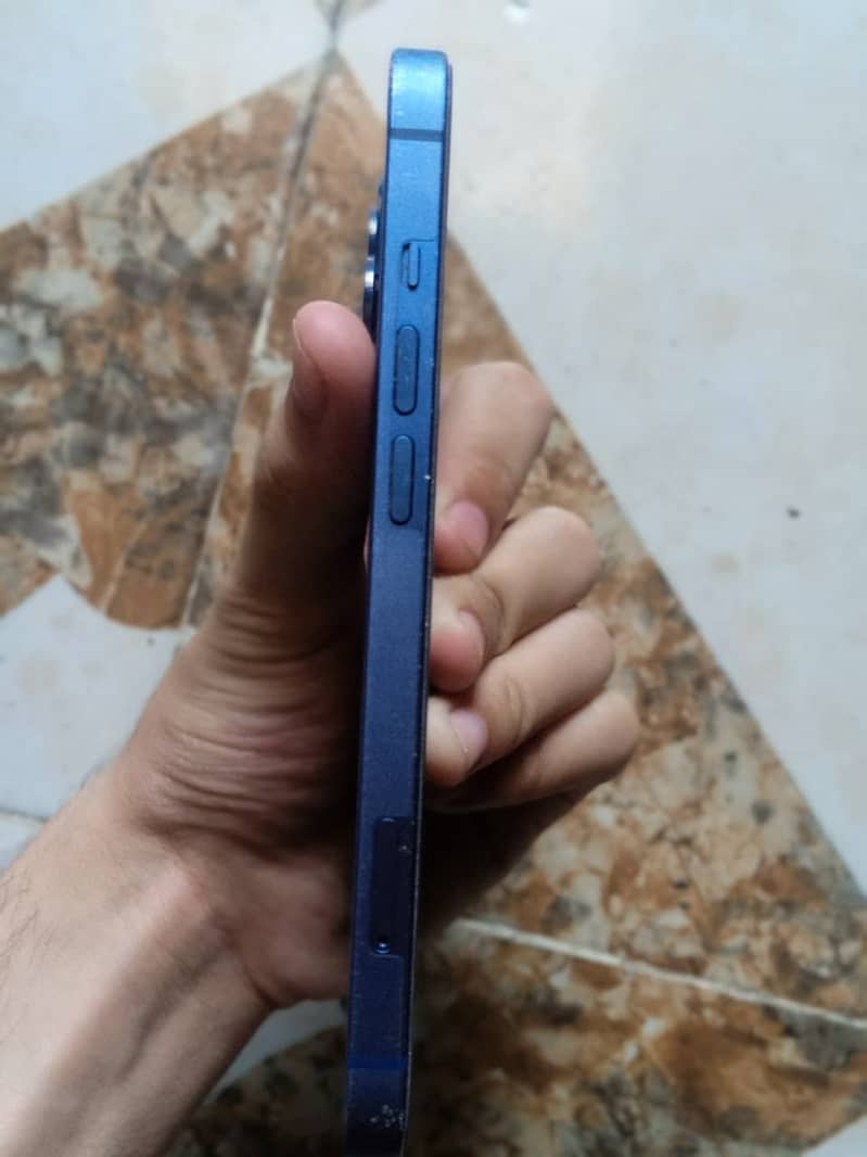 Apple iPhone 13 5