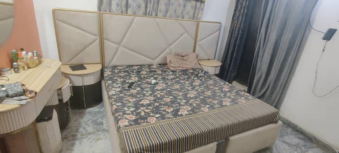 Bed set with mattress