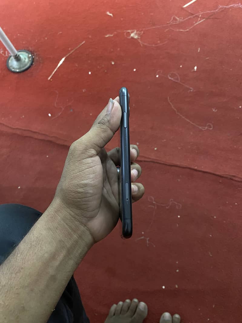 Apple iPhone 11 0
