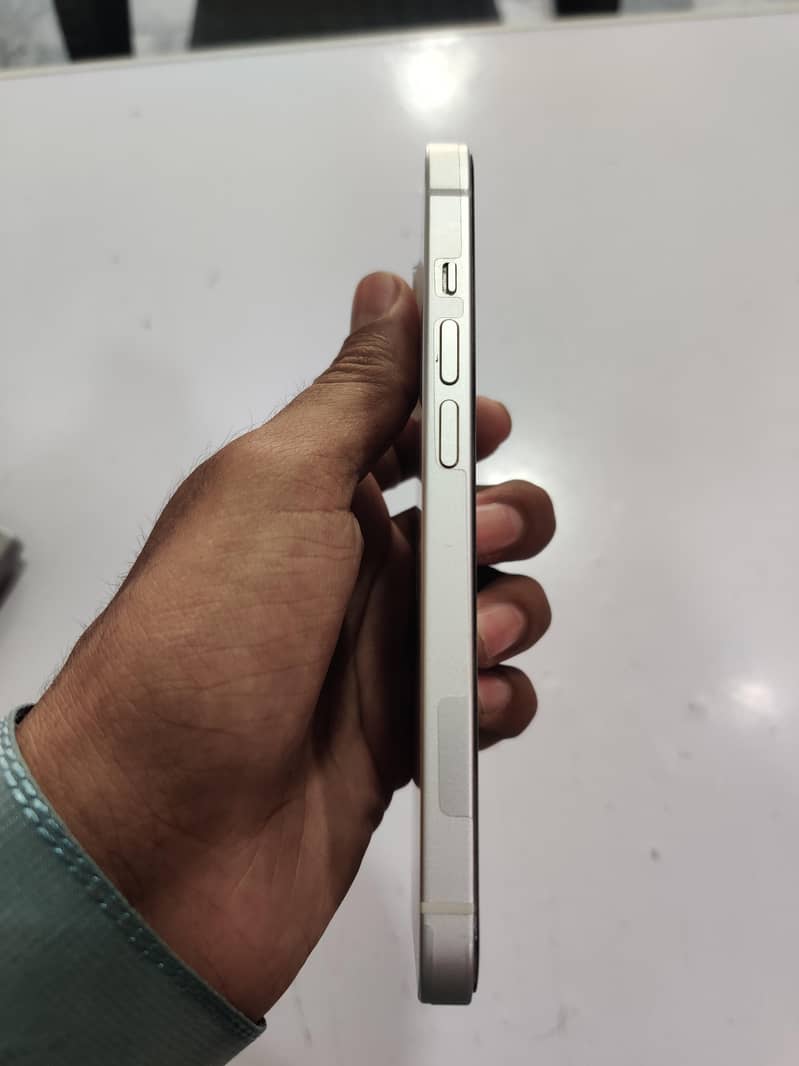 Apple iPhone 14 4