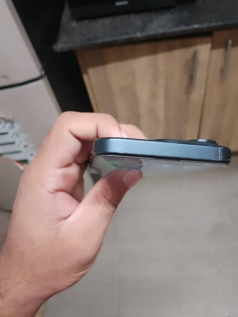 Apple iPhone 15 Pro 2