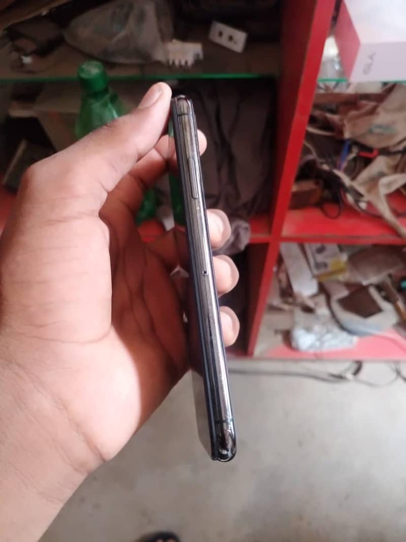 Apple iPhone X 0