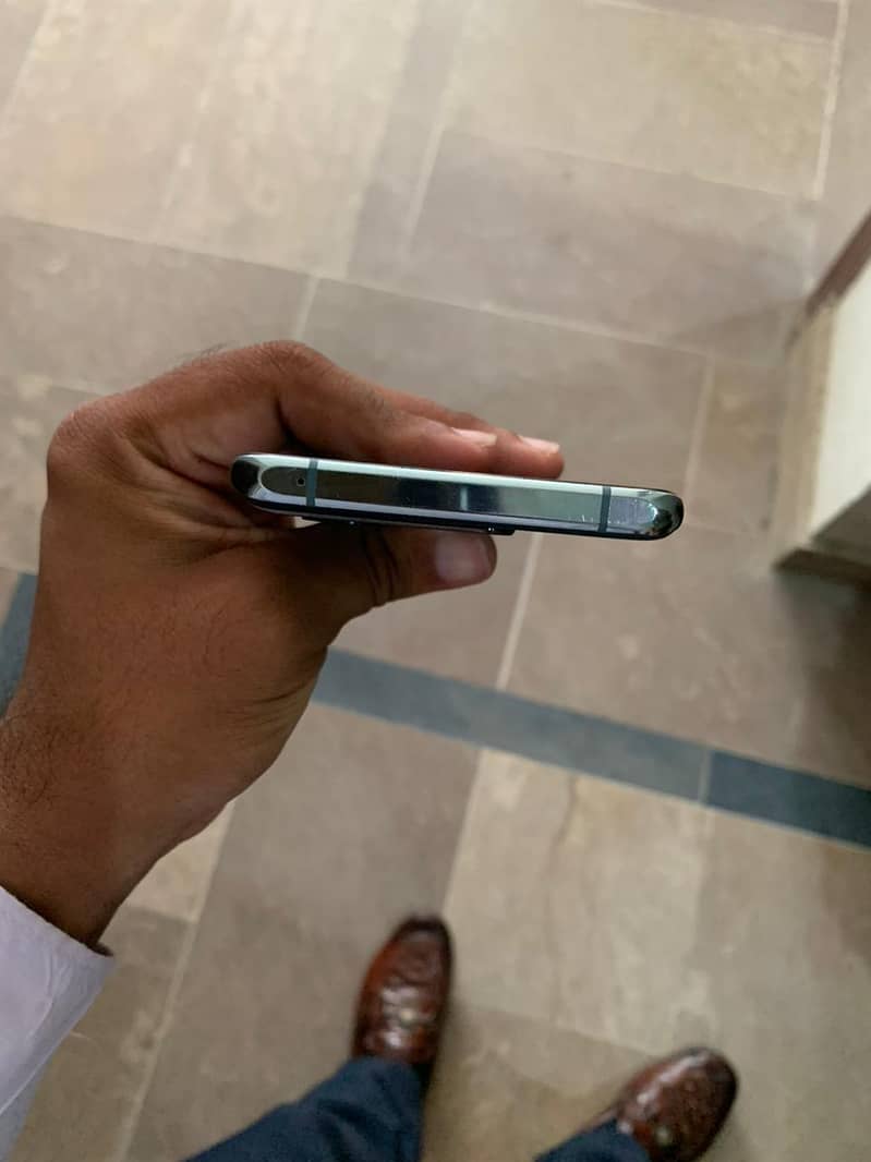 One Plus 10 Pro 4