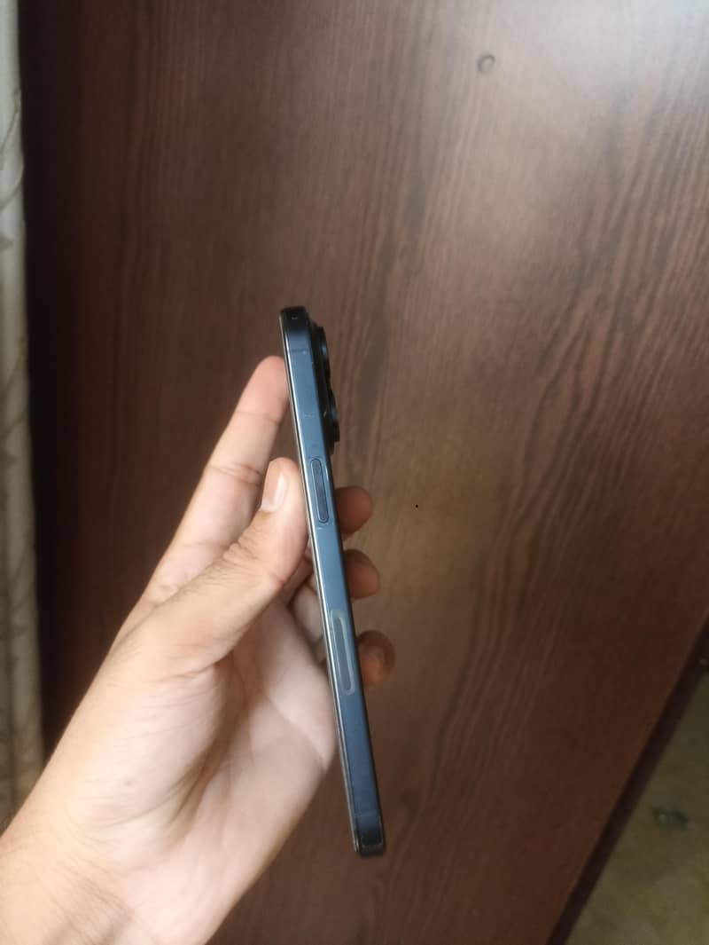 Apple iPhone 15 Pro Max 2