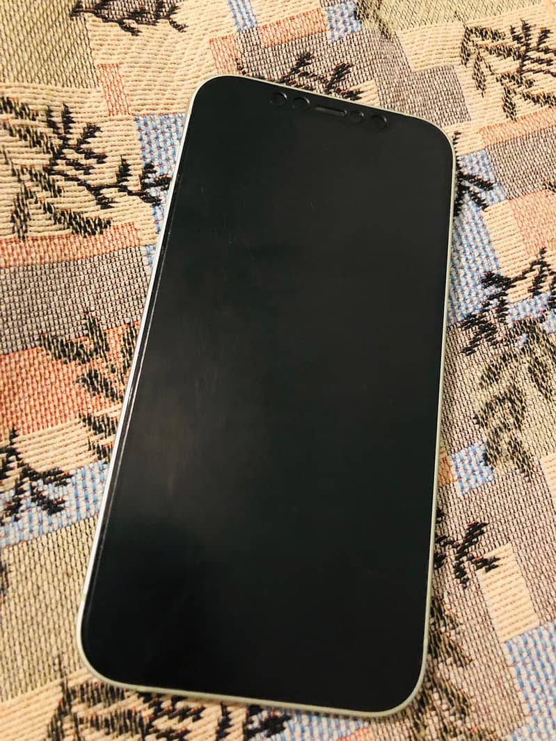 Apple iPhone 12 4