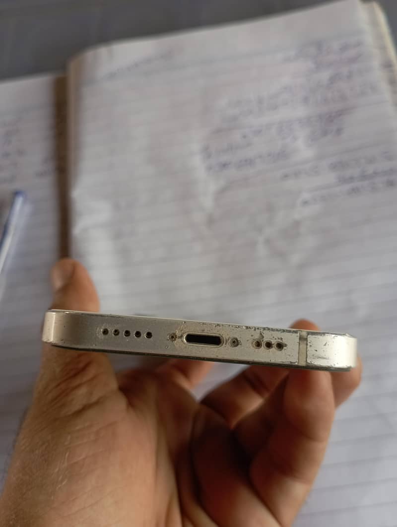 Apple iPhone 12 4