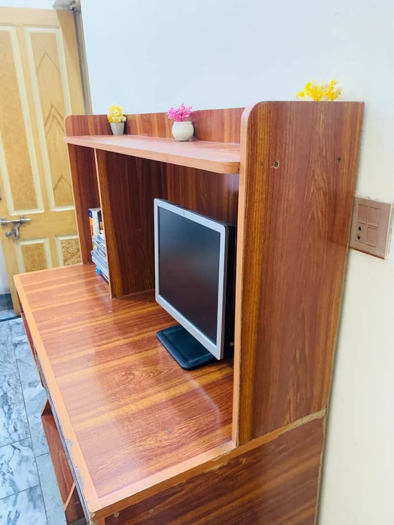 Computer Table 1