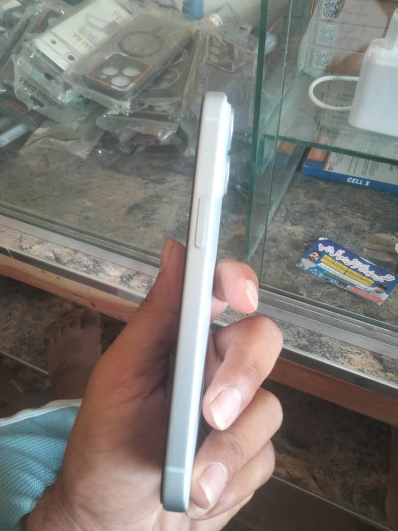 Apple iPhone 15 2