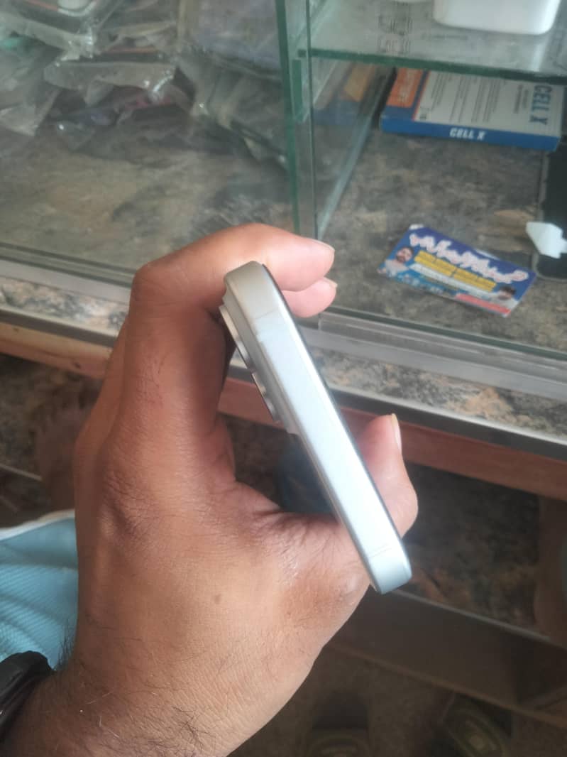 Apple iPhone 15 3