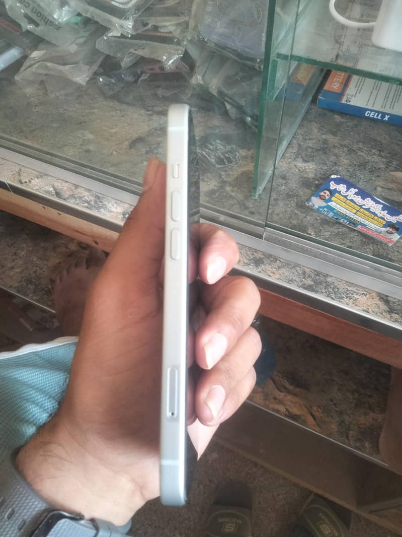 Apple iPhone 15 5