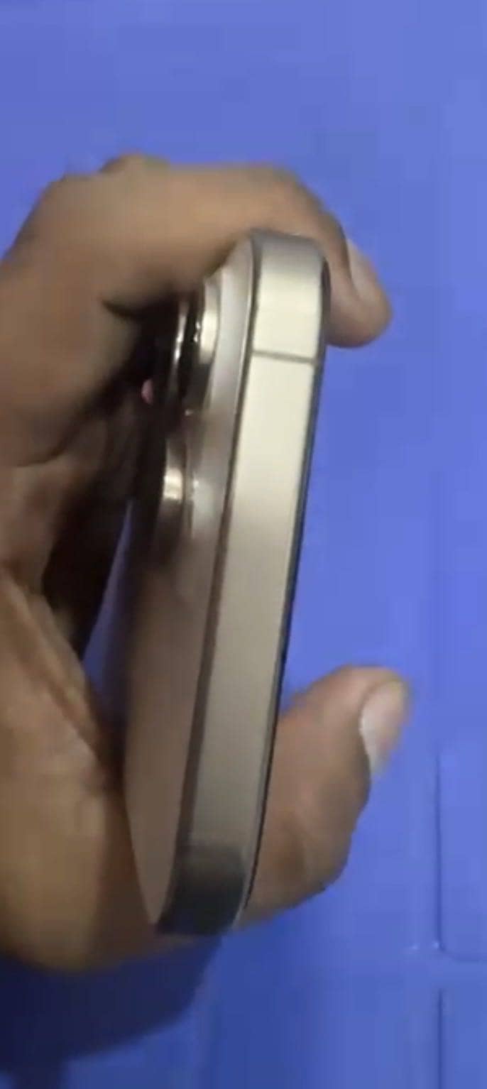 Apple iPhone 16 Pro Max 2