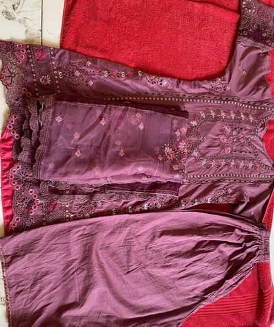 purple and golden color available
