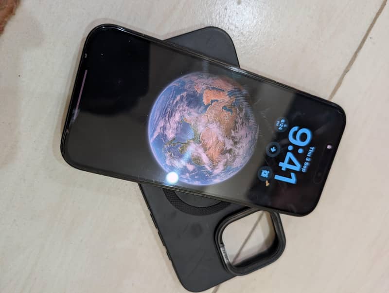Apple iPhone 16 Pro Max 1