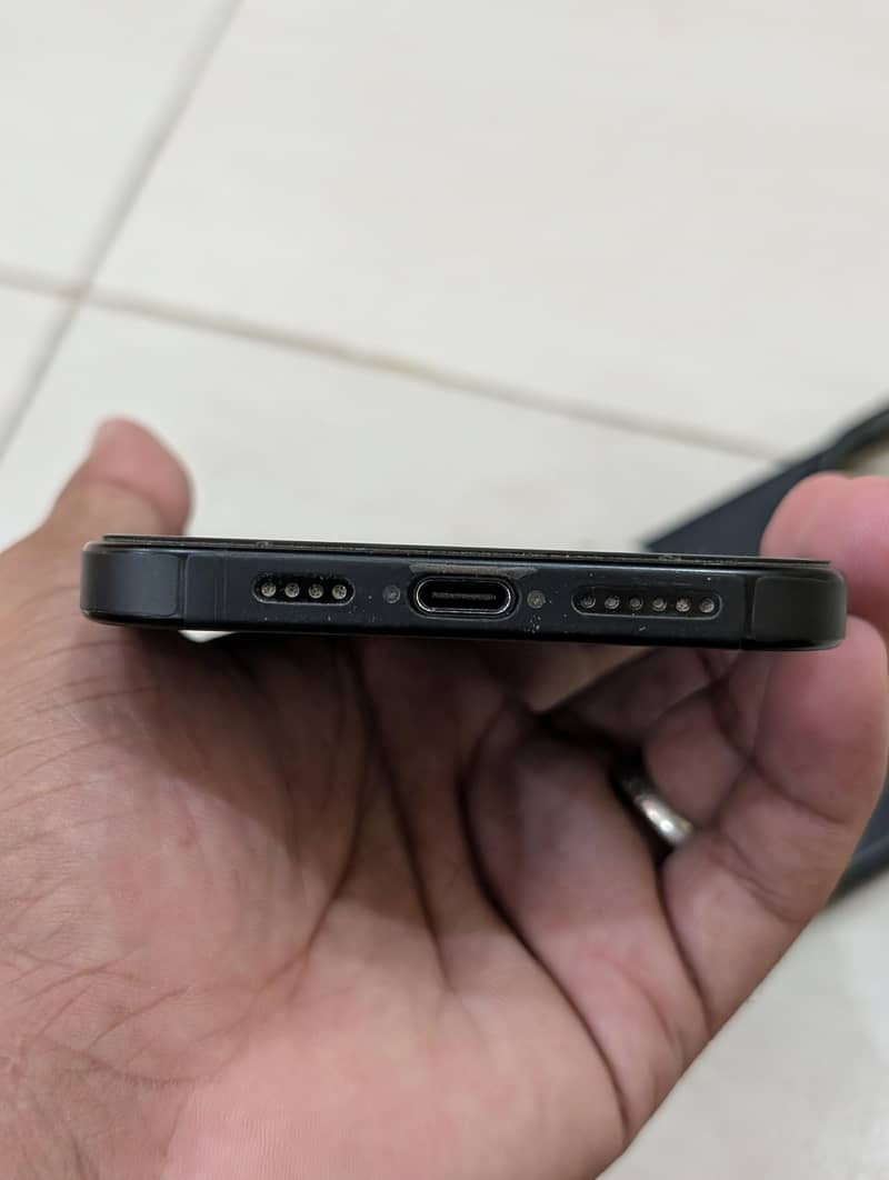 Apple iPhone 16 Pro Max 2