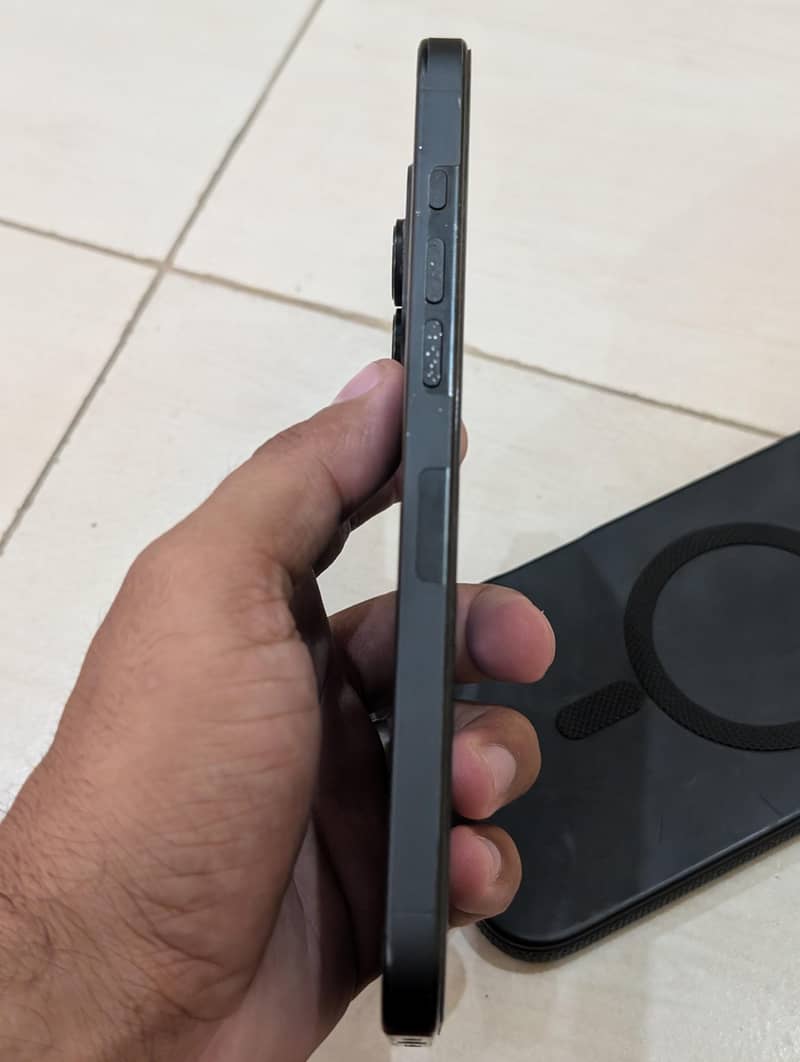 Apple iPhone 16 Pro Max 3