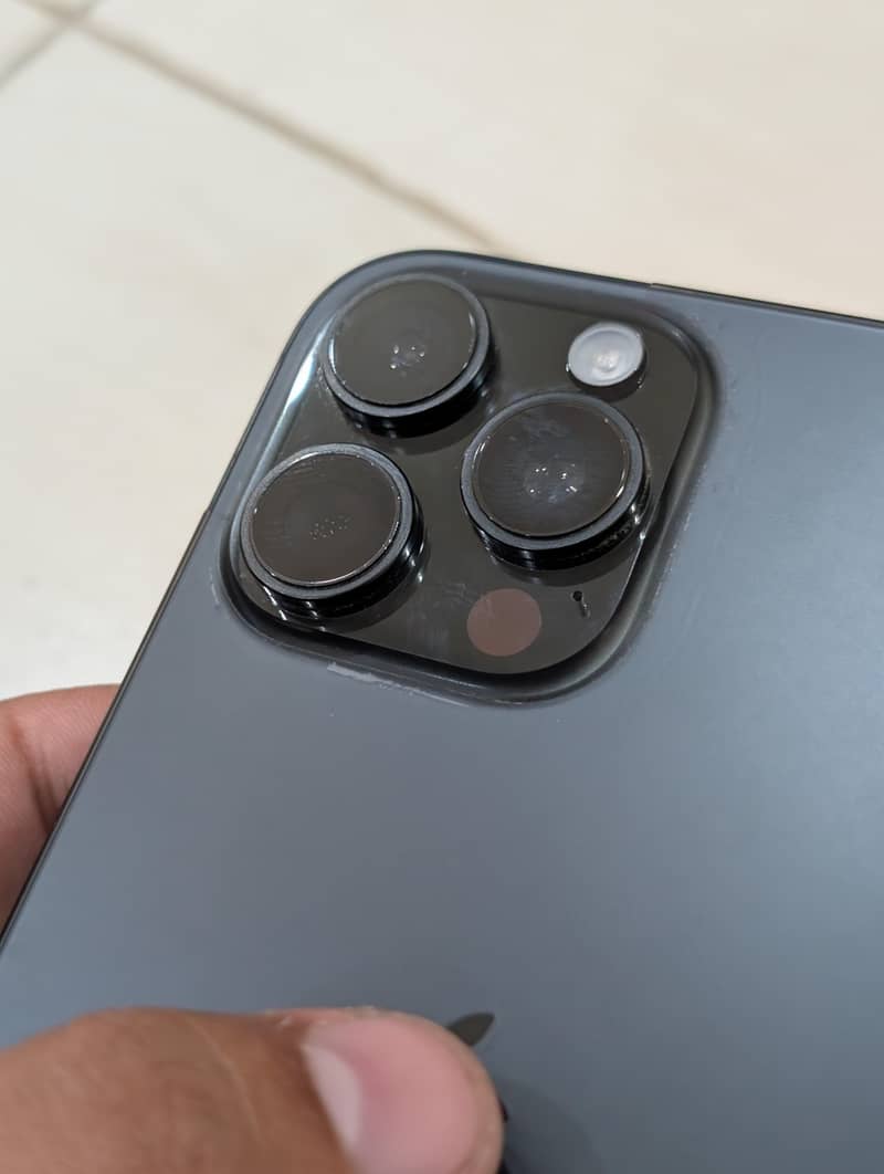 Apple iPhone 16 Pro Max 4