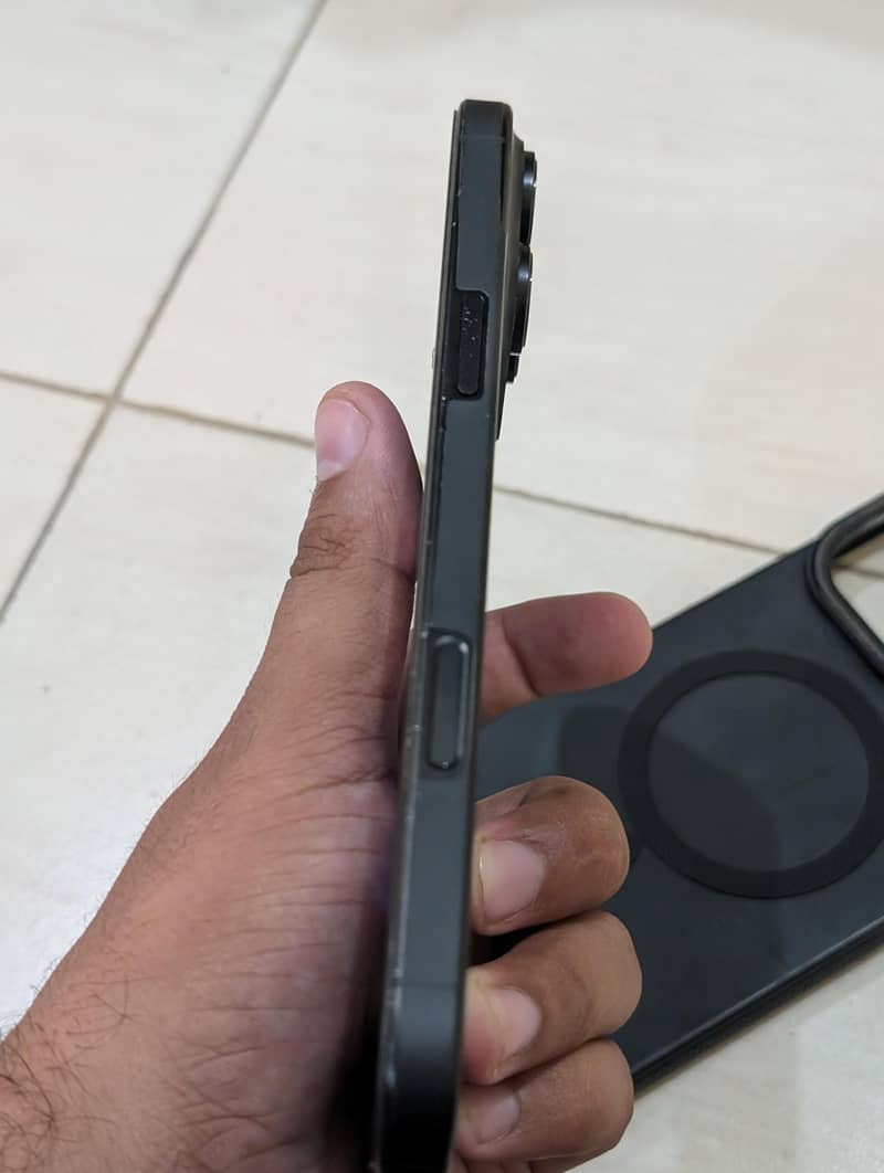 Apple iPhone 16 Pro Max 6