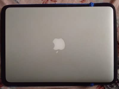 MacBook 2015 modle 13 inch sale ka liya All ok