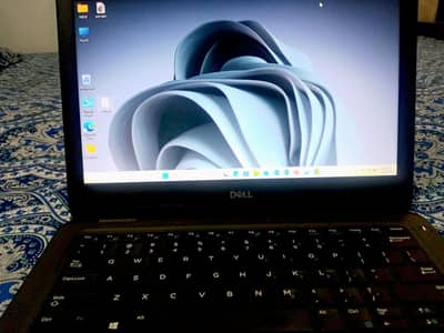 Dell Laptop latitude 3300 Core i5 8th gen
