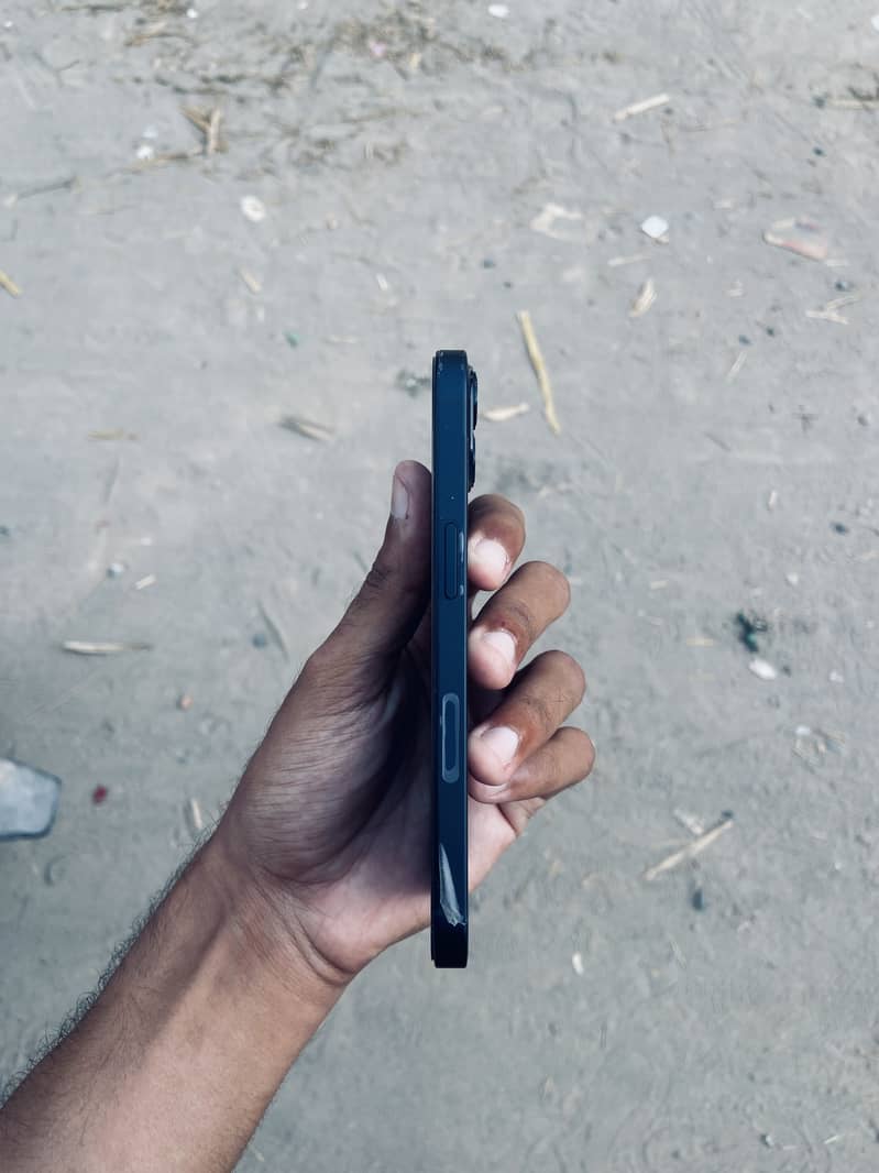 Apple iPhone 13 2