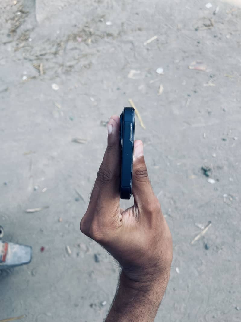 Apple iPhone 13 4