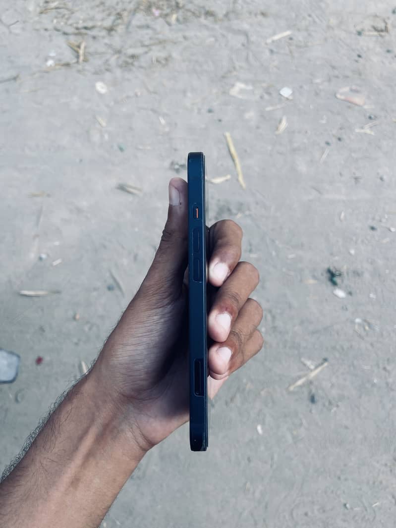 Apple iPhone 13 5