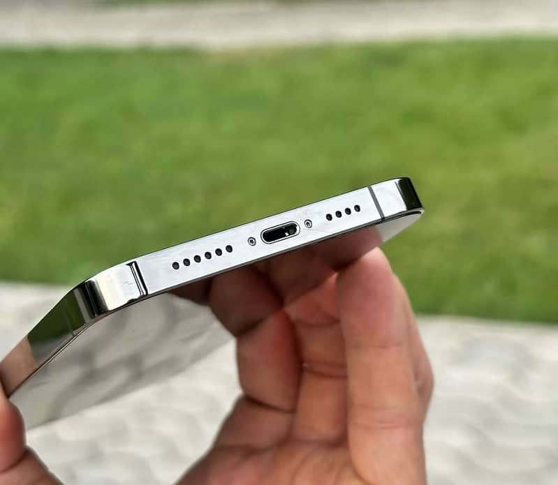 Apple iPhone 12 Pro 1