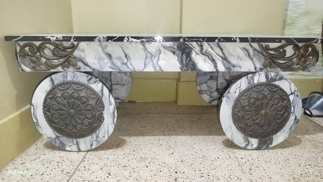 SOFA TABLE 0