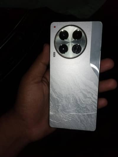 Tecno CAMON 30