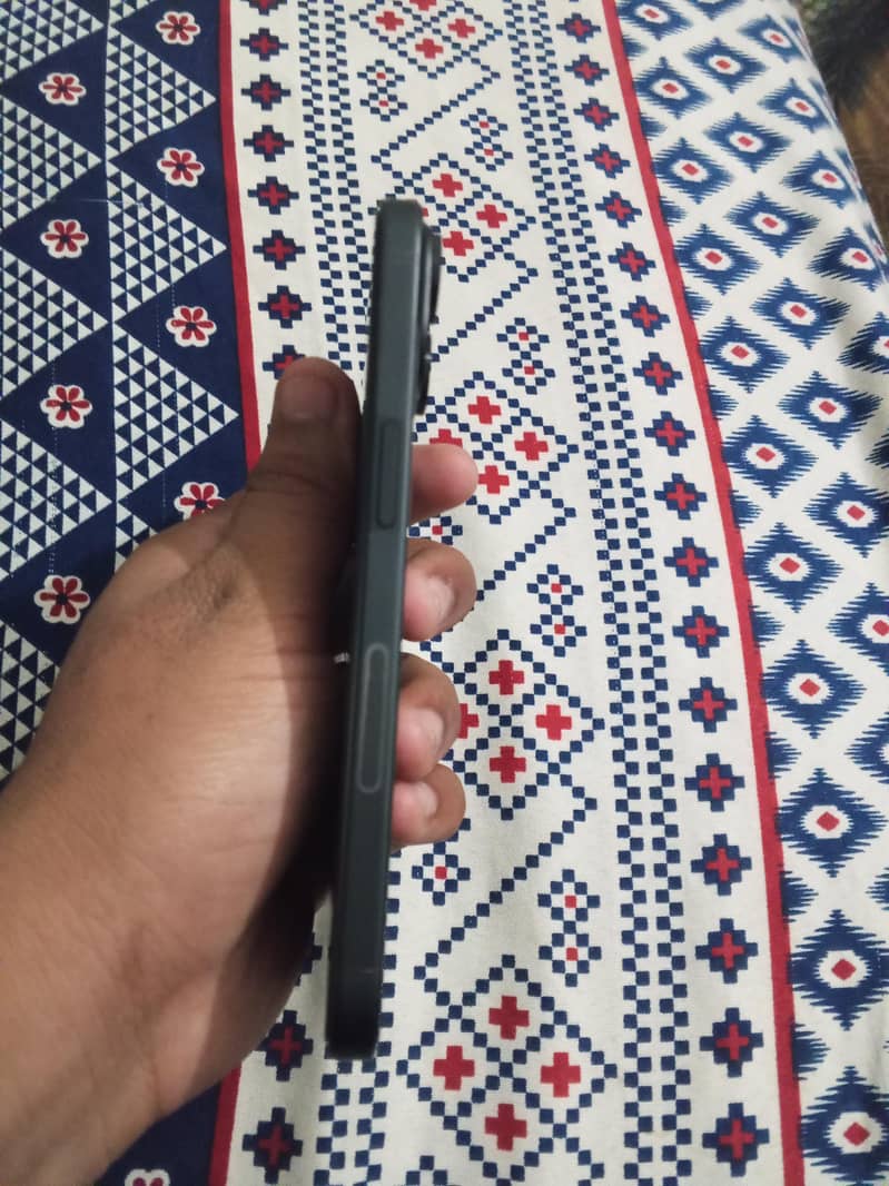 Apple iPhone 15 3
