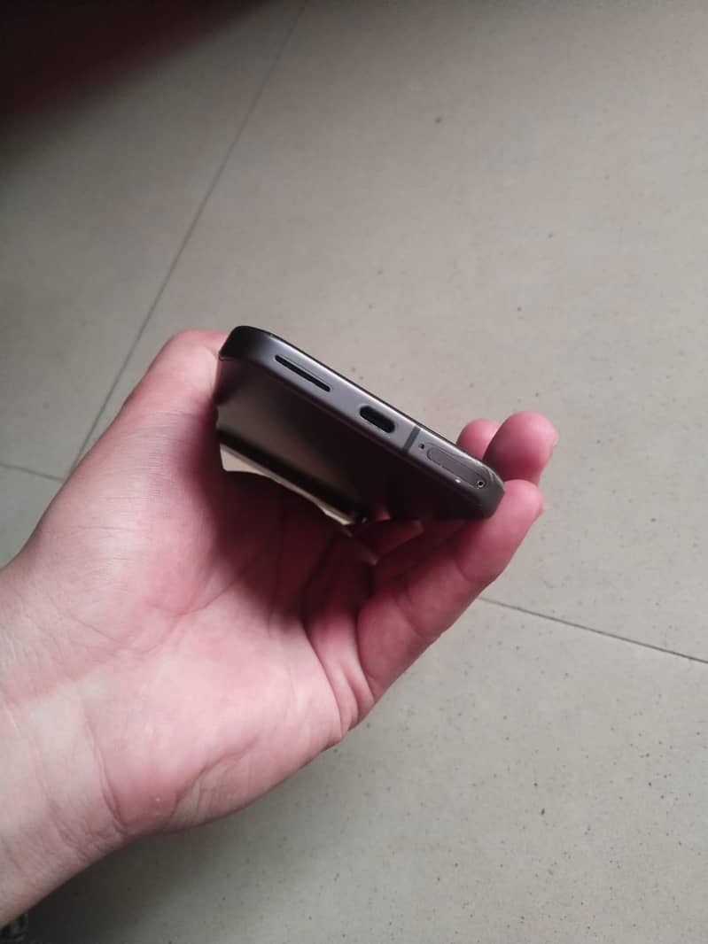 Google Pixel 9 6