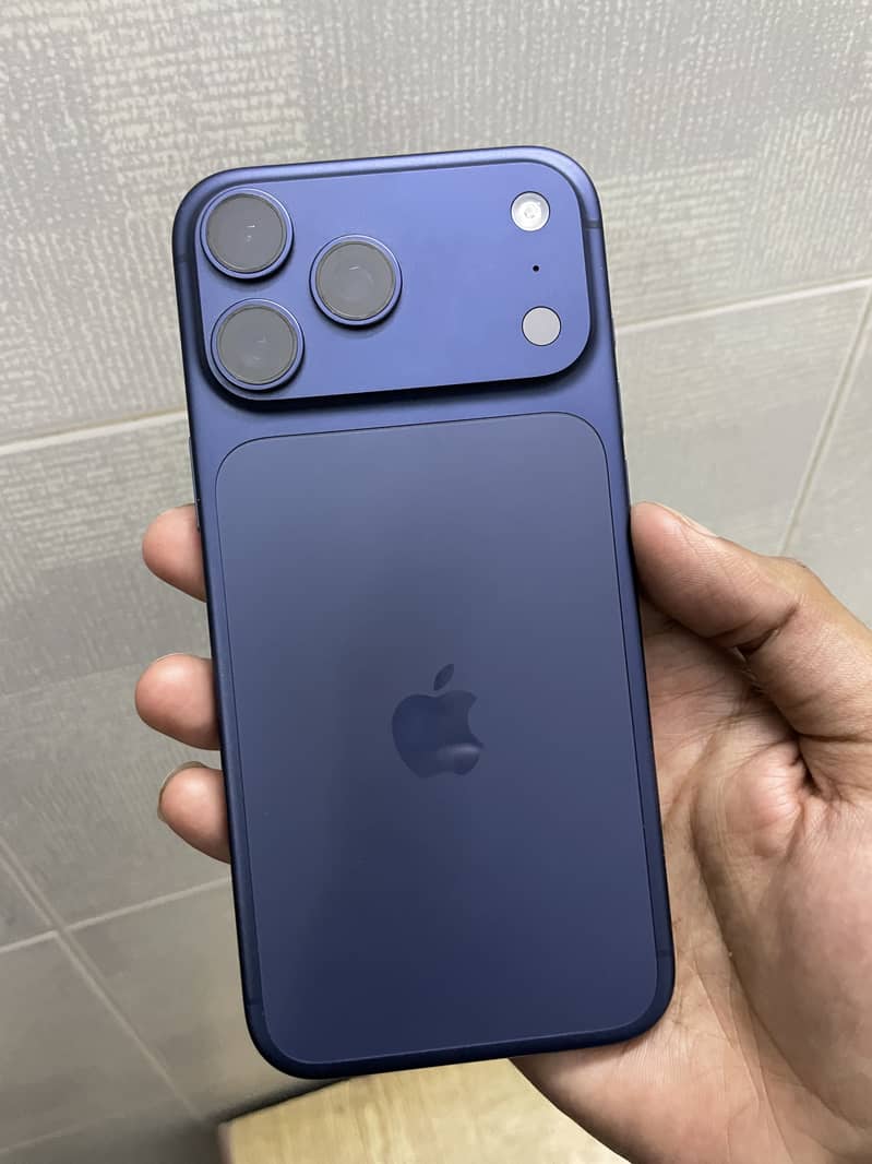 Apple iPhone 17 Pro Max 7