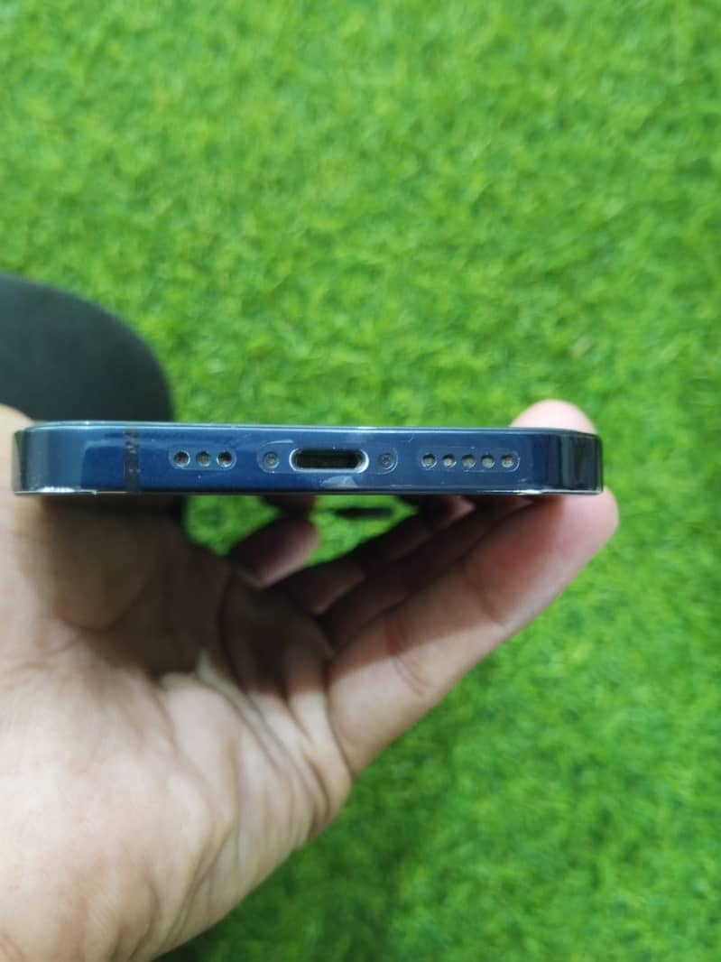 Apple iPhone 12 2