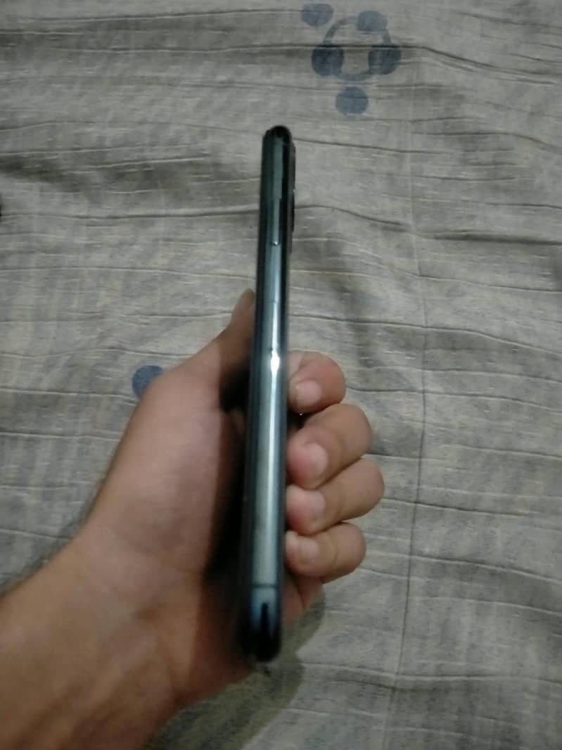 Apple iPhone 11 Pro Max 2