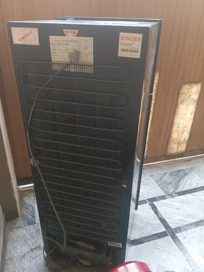 singer refrigerator in very good condition