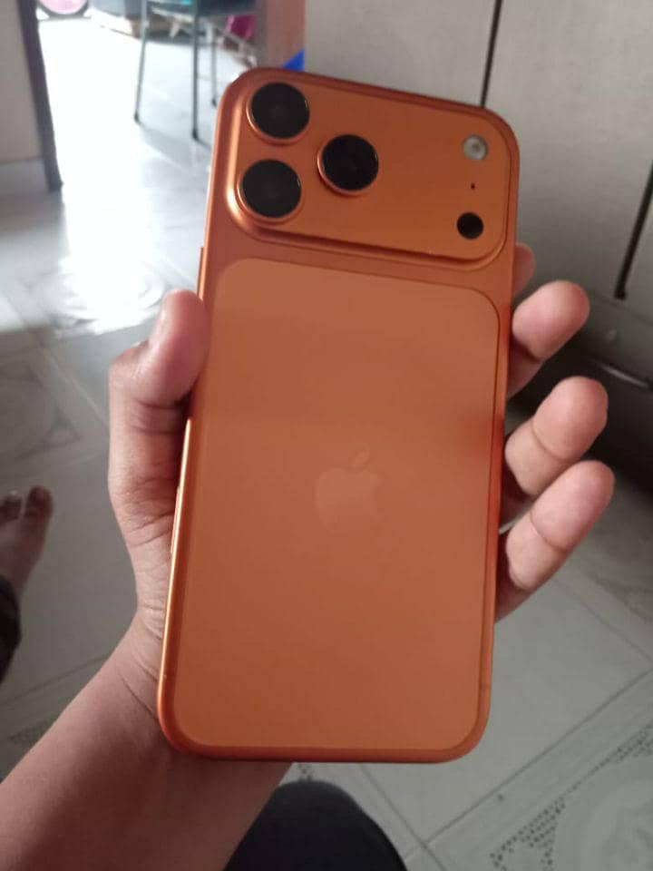 Apple iPhone 17 Pro Max 4