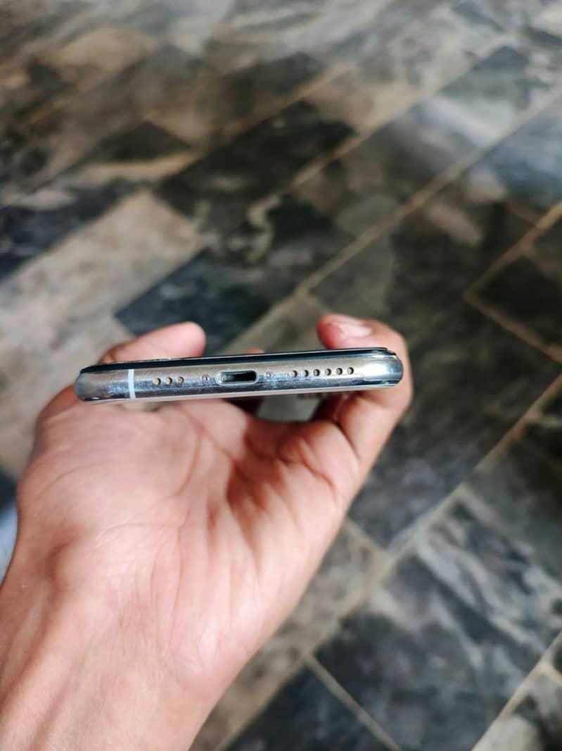 Apple iPhone XS 1