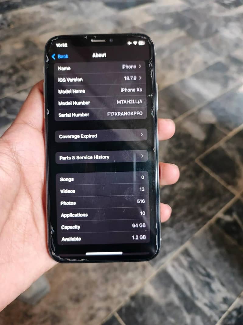 Apple iPhone XS 4