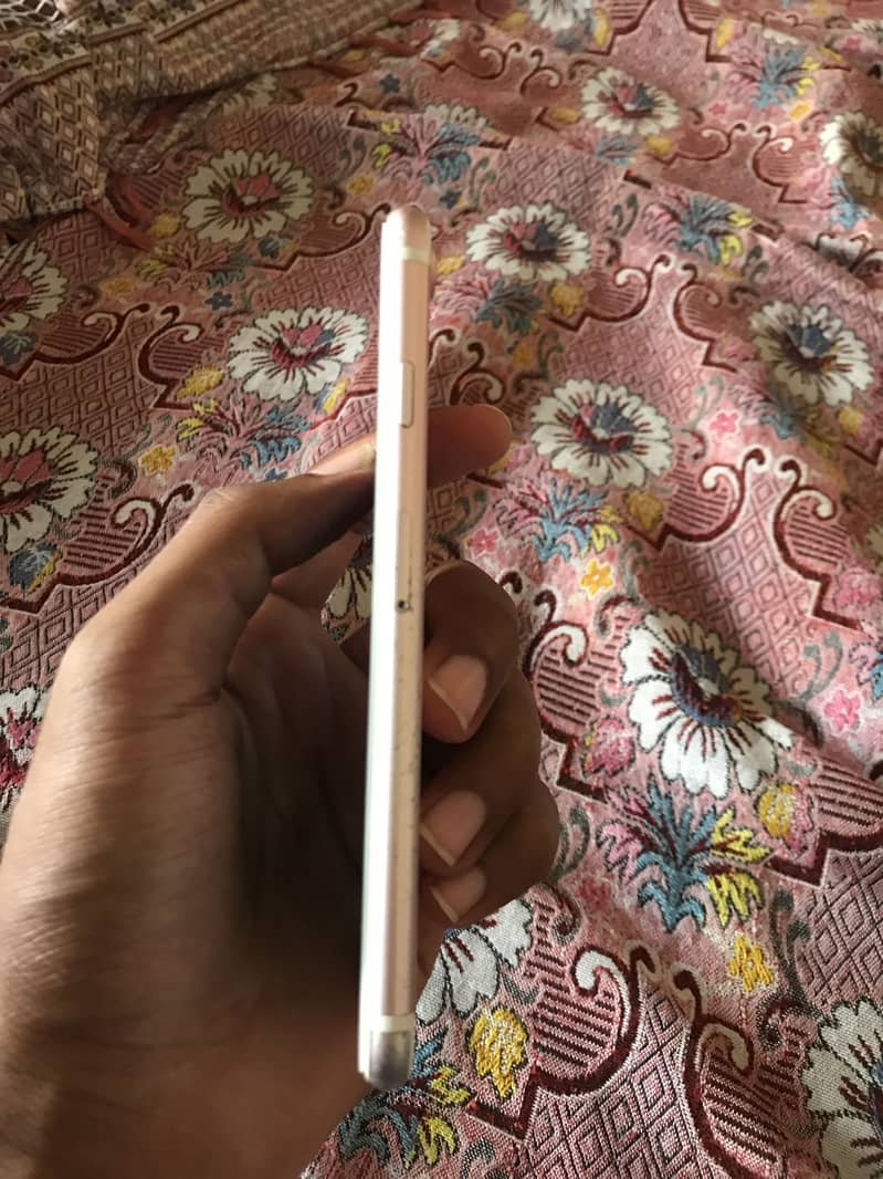 Apple iPhone 7 3