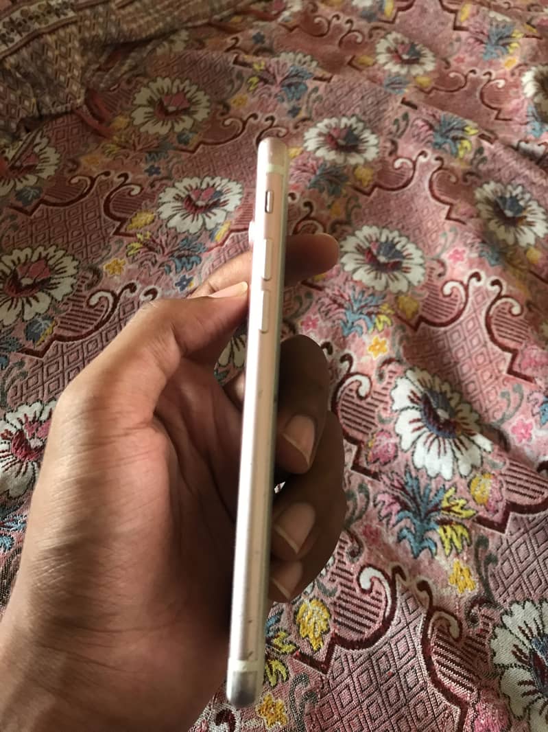 Apple iPhone 7 4