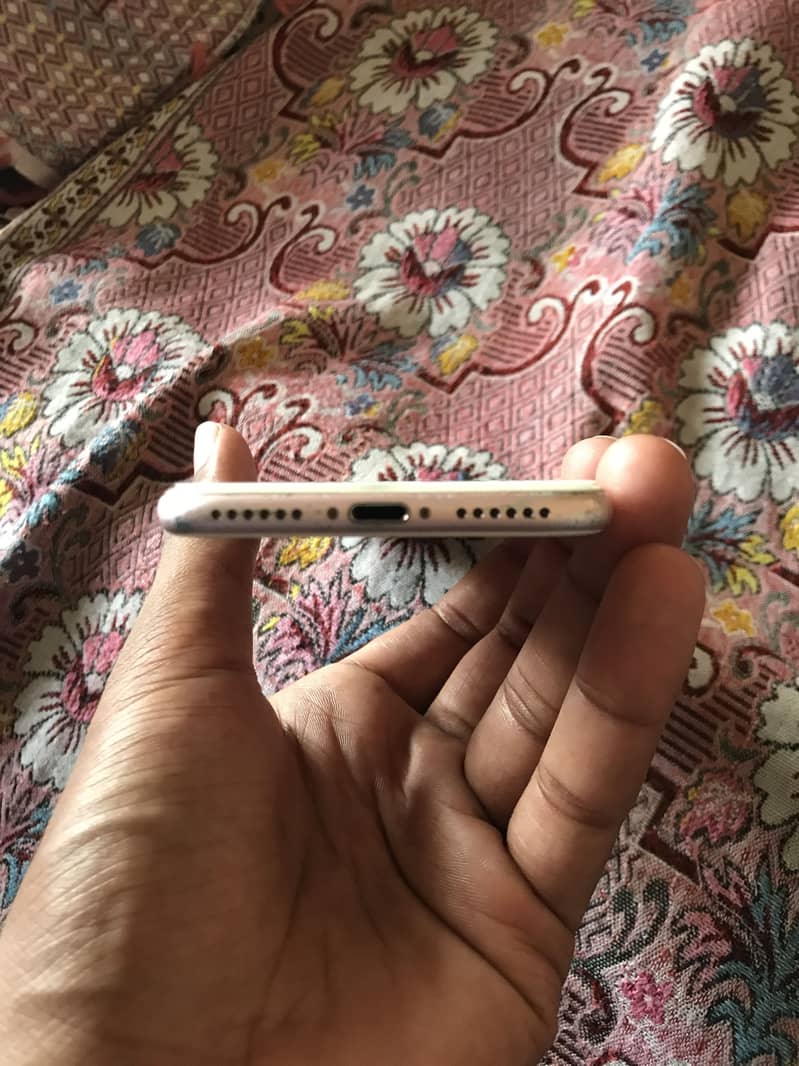 Apple iPhone 7 7