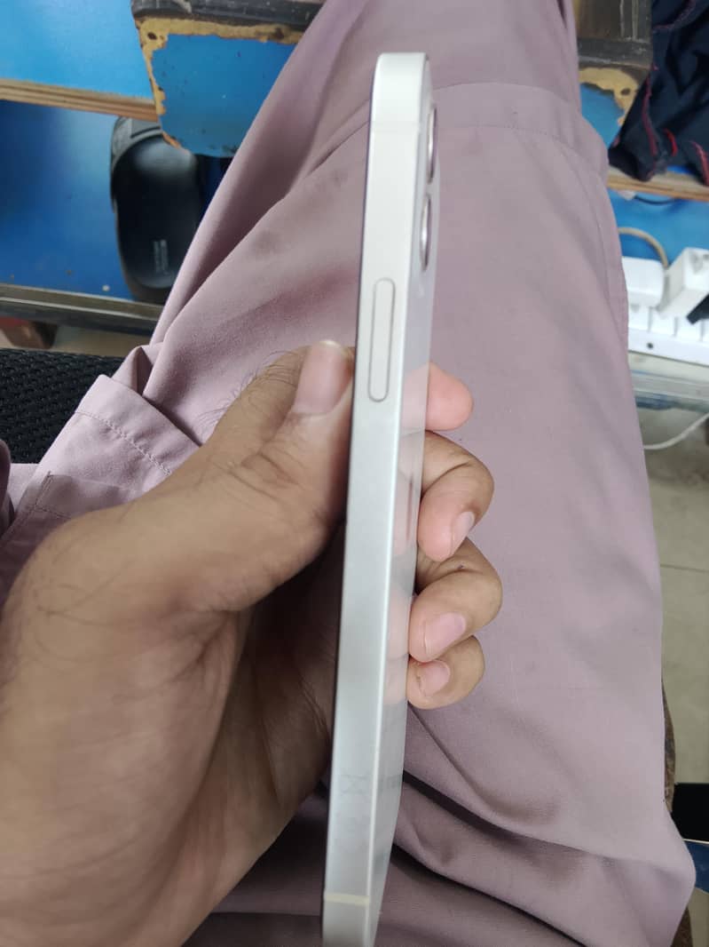 Apple iPhone 12 1