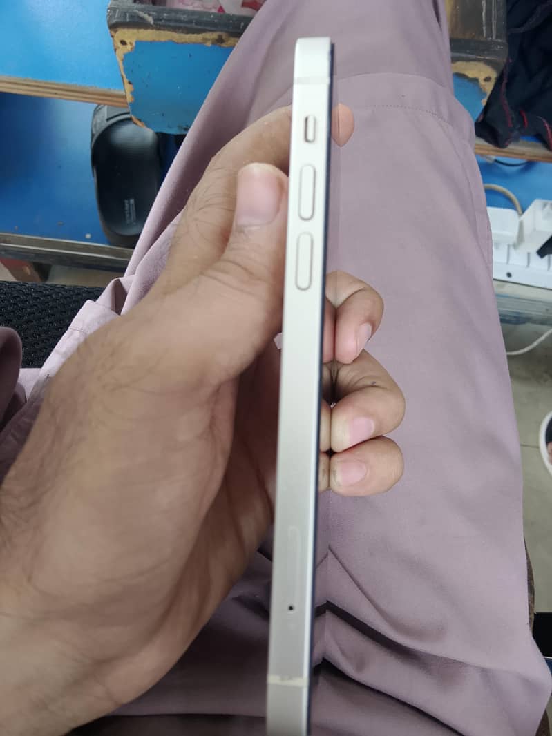 Apple iPhone 12 2