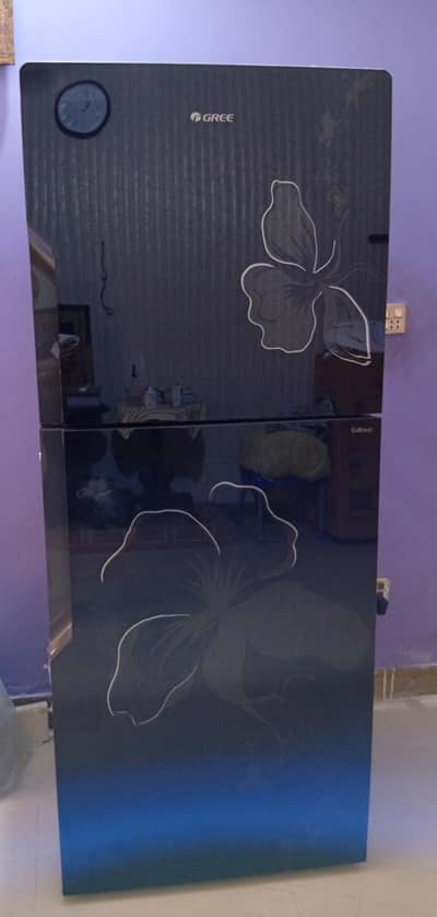 Gree XxL Crystal Black Glass Door Refrigerator