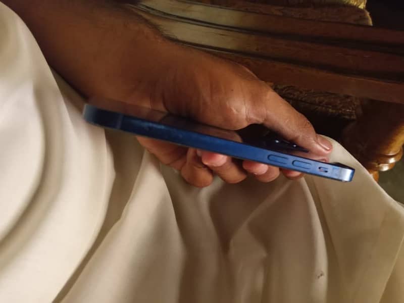 Apple iPhone 12 5