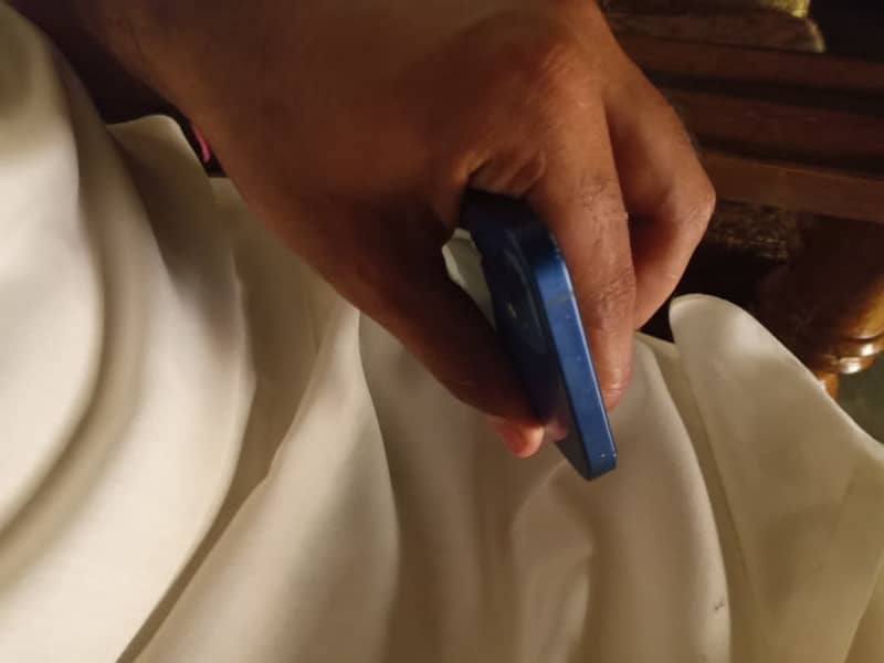 Apple iPhone 12 7