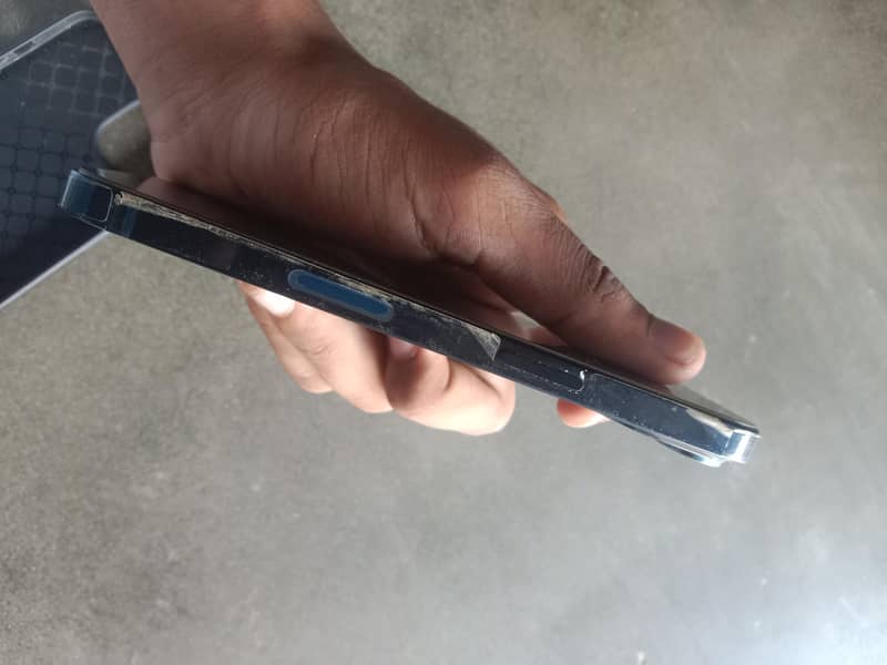 Apple iPhone 13 2