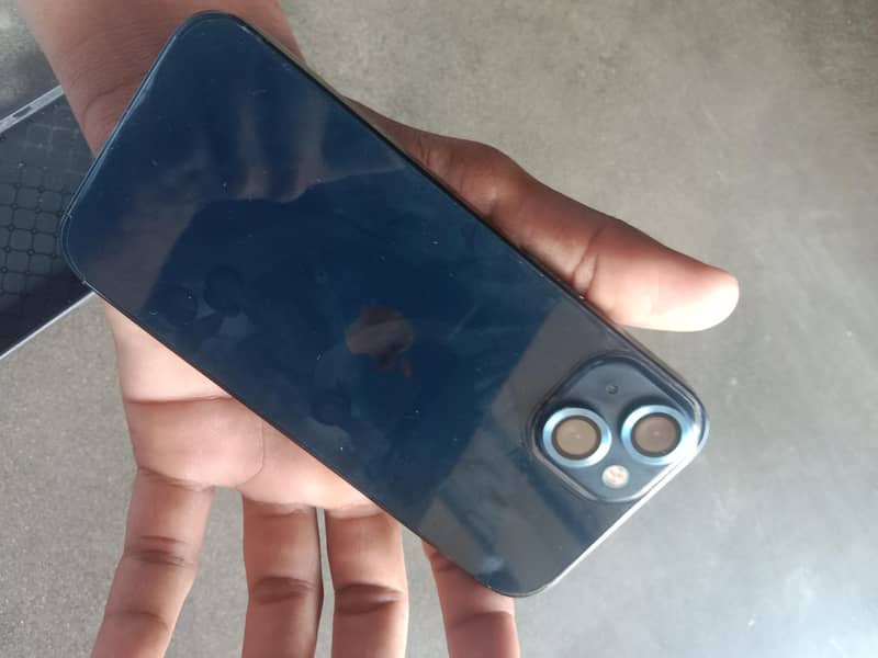 Apple iPhone 13 5