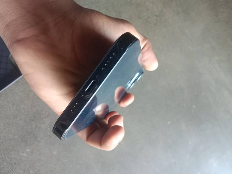 Apple iPhone 13 6